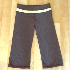 Lululemom crop yoga pants